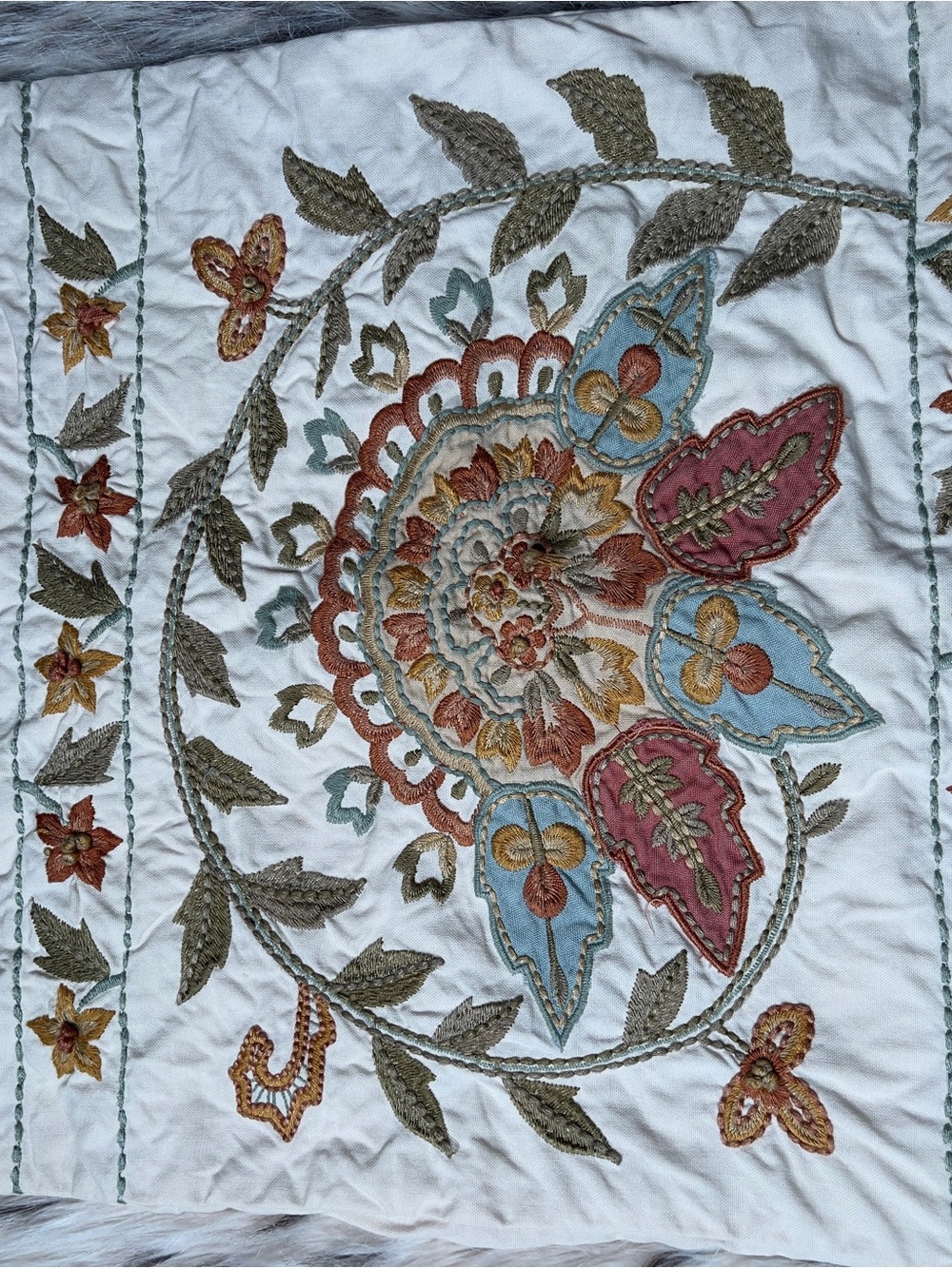 Vintage Pottery Barn 18×18
Embroidered Crewel Floral Pillow
Covers - Set of 2